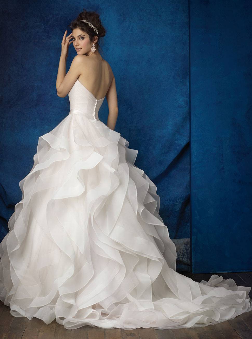 拖尾婚纱定制新款抹胸蓬蓬裙小拖尾婚纱礼服HS9047