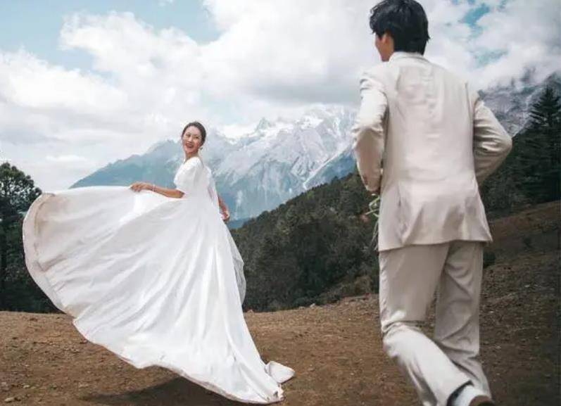 定制一套婚纱多少钱
