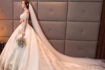 定做婚纱一般要提前多久