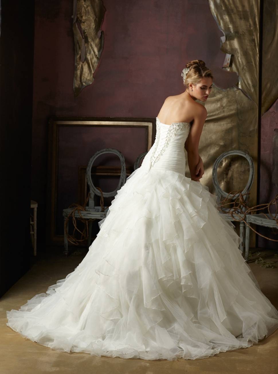 抹胸婚纱定做新款白纱蓬蓬裙小拖尾婚纱定做批发HS9635