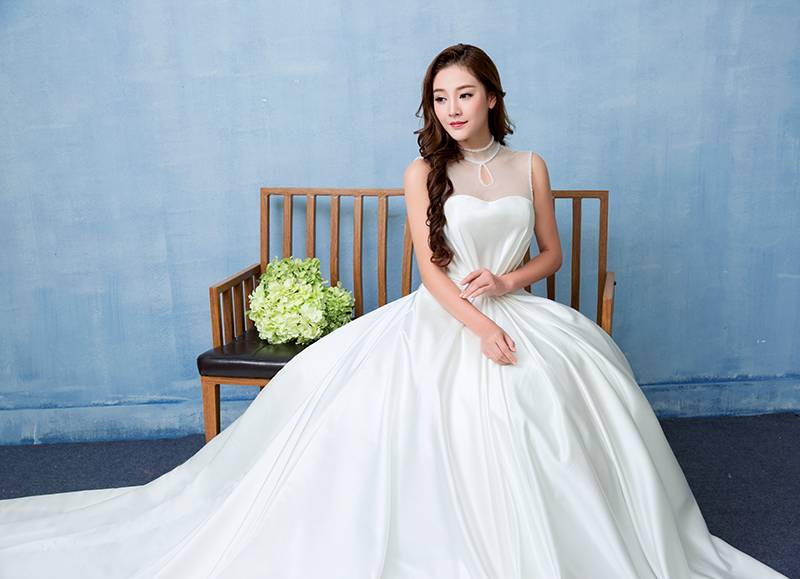 韩版婚纱新款拖尾后背绑带大拖尾白色婚纱批发HB0003