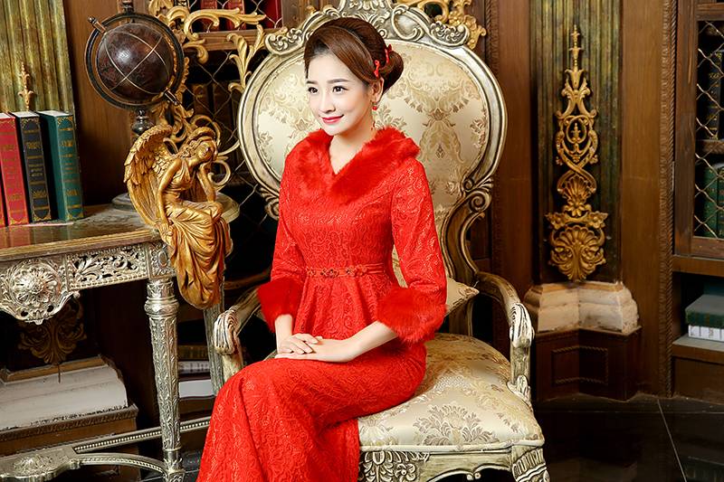 长款蕾丝长裙婚礼伴娘新娘大红色毛领蕾丝旗袍礼服裙QP025